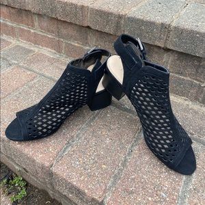 NWOT Unisa black chunky heels - open toe shoes